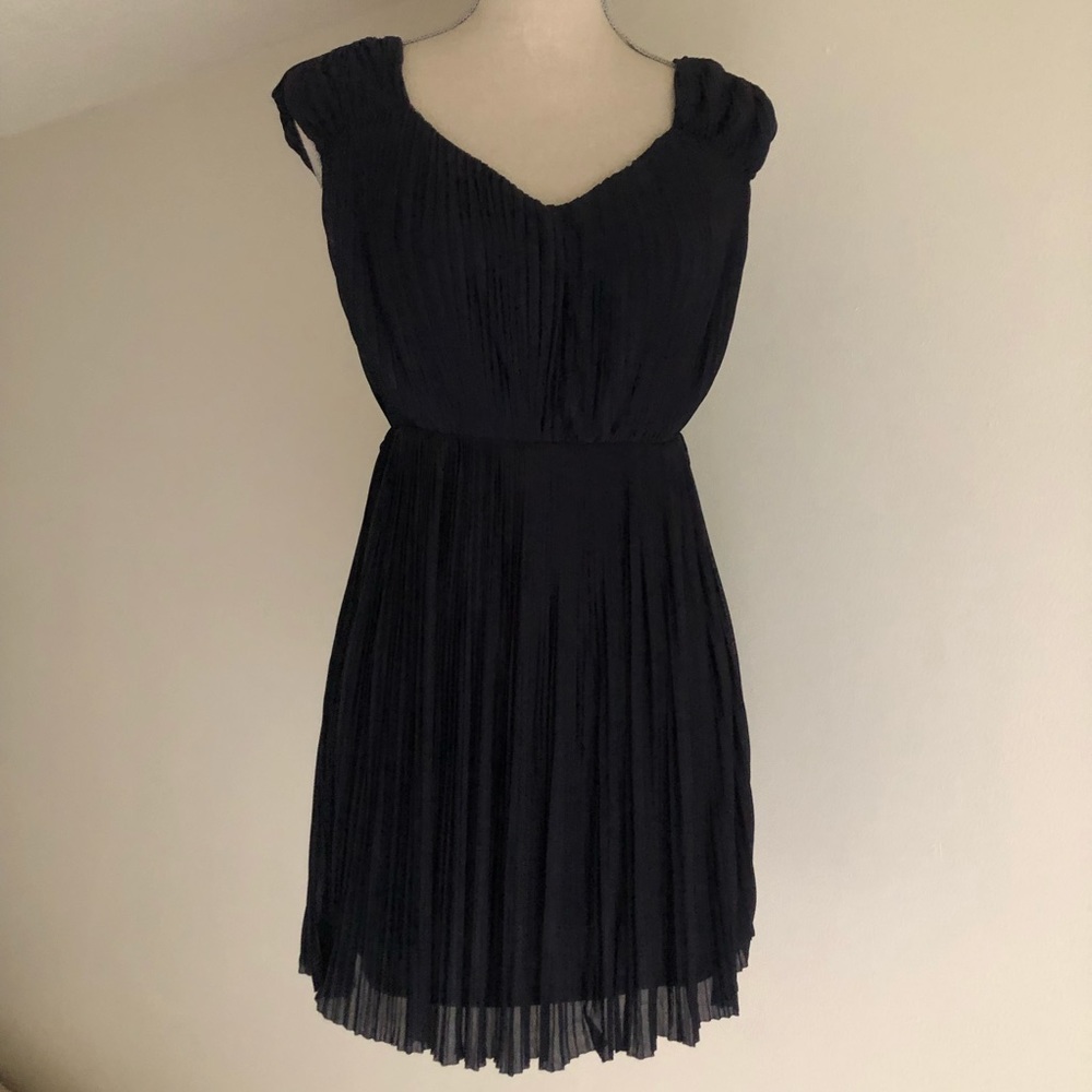 🟡3/$25 H&M cocktail dress